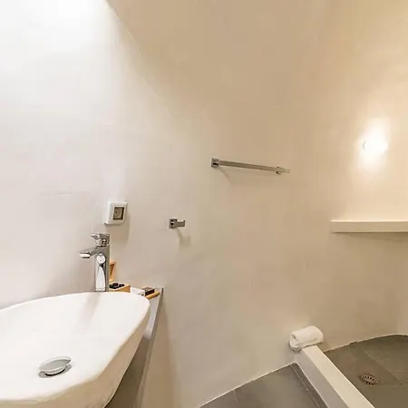 Apartman Veneston Suites, Kapari